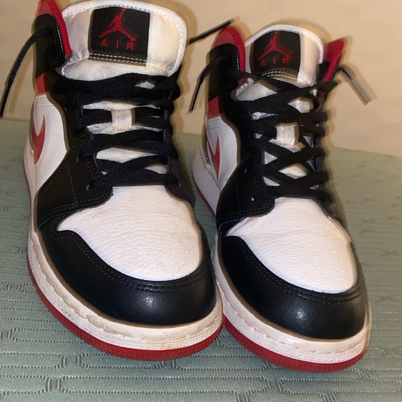 Jordan 1 Mid Gym ( Red, black, white ) - Picture 5 of 5